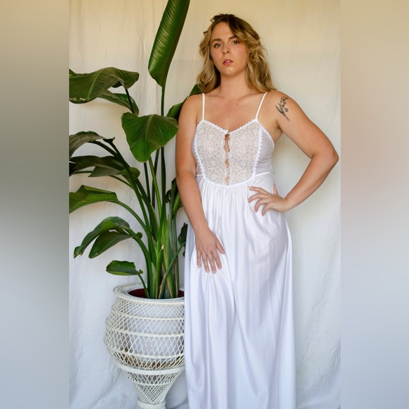 Vintage Dior Lace Ruffle Bridal Robe + Slip Set (M) in Ivory White - Picture 5 of 7
